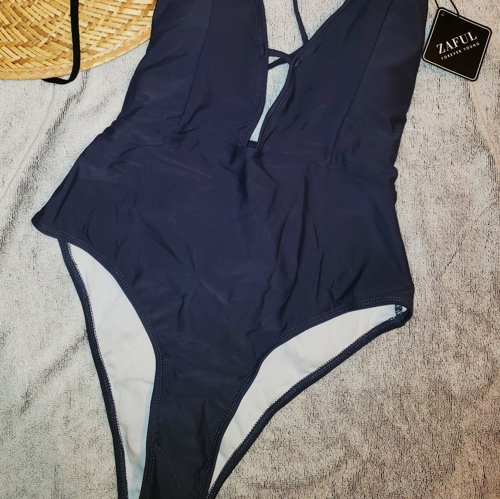 Bathing suit - Picture 2 of 3